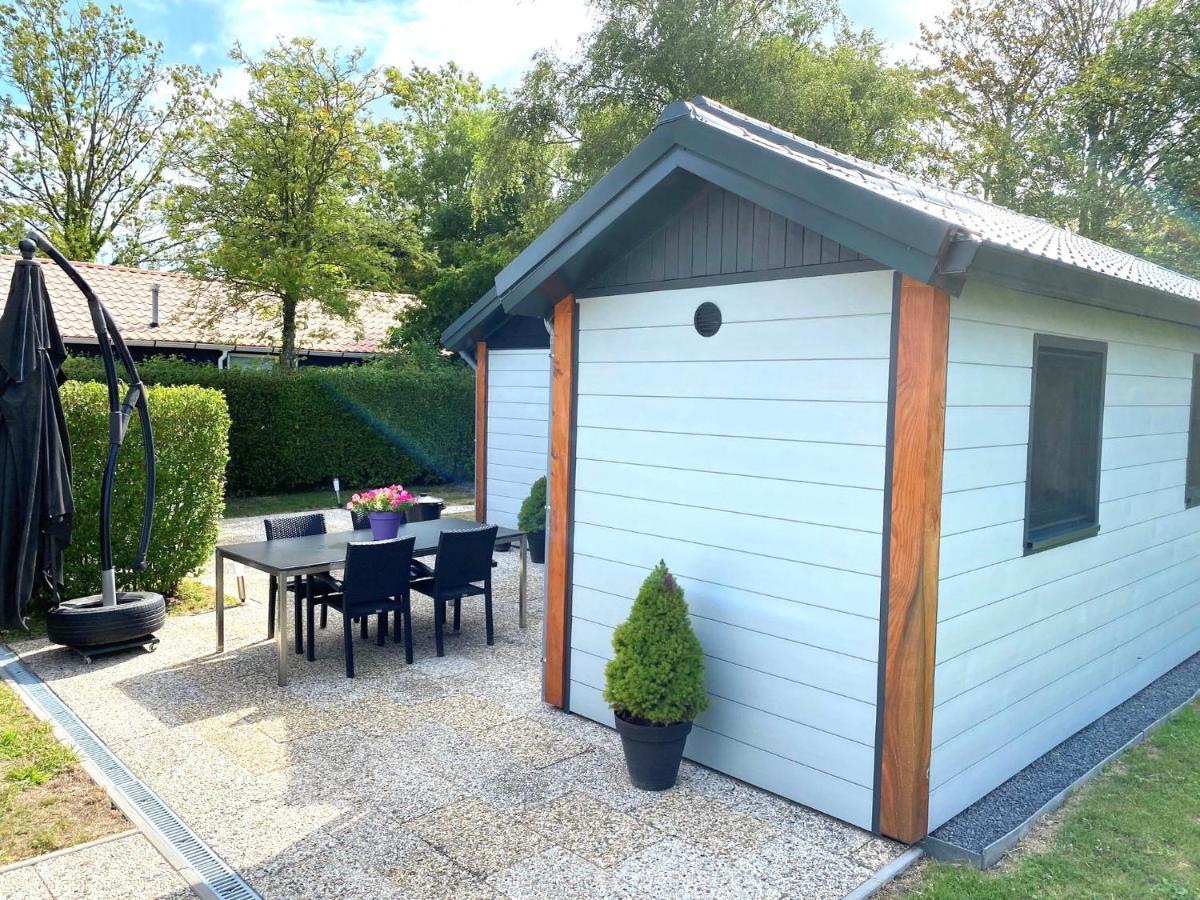 Oosterschelde Lodge Met Veel Privacy En Dicht Bij Het Water Scherpenisse Exterior photo