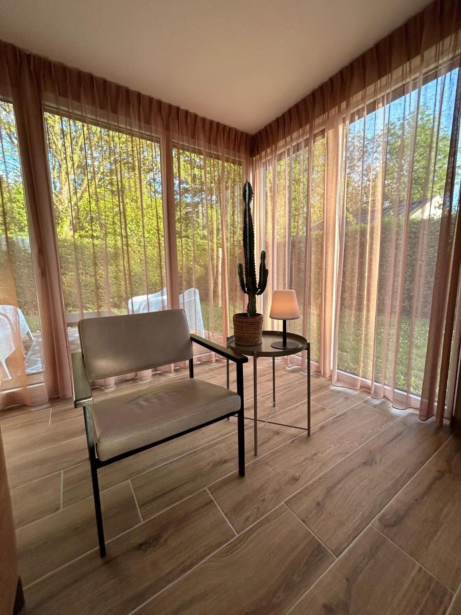 Oosterschelde Lodge Met Veel Privacy En Dicht Bij Het Water Scherpenisse Exterior photo