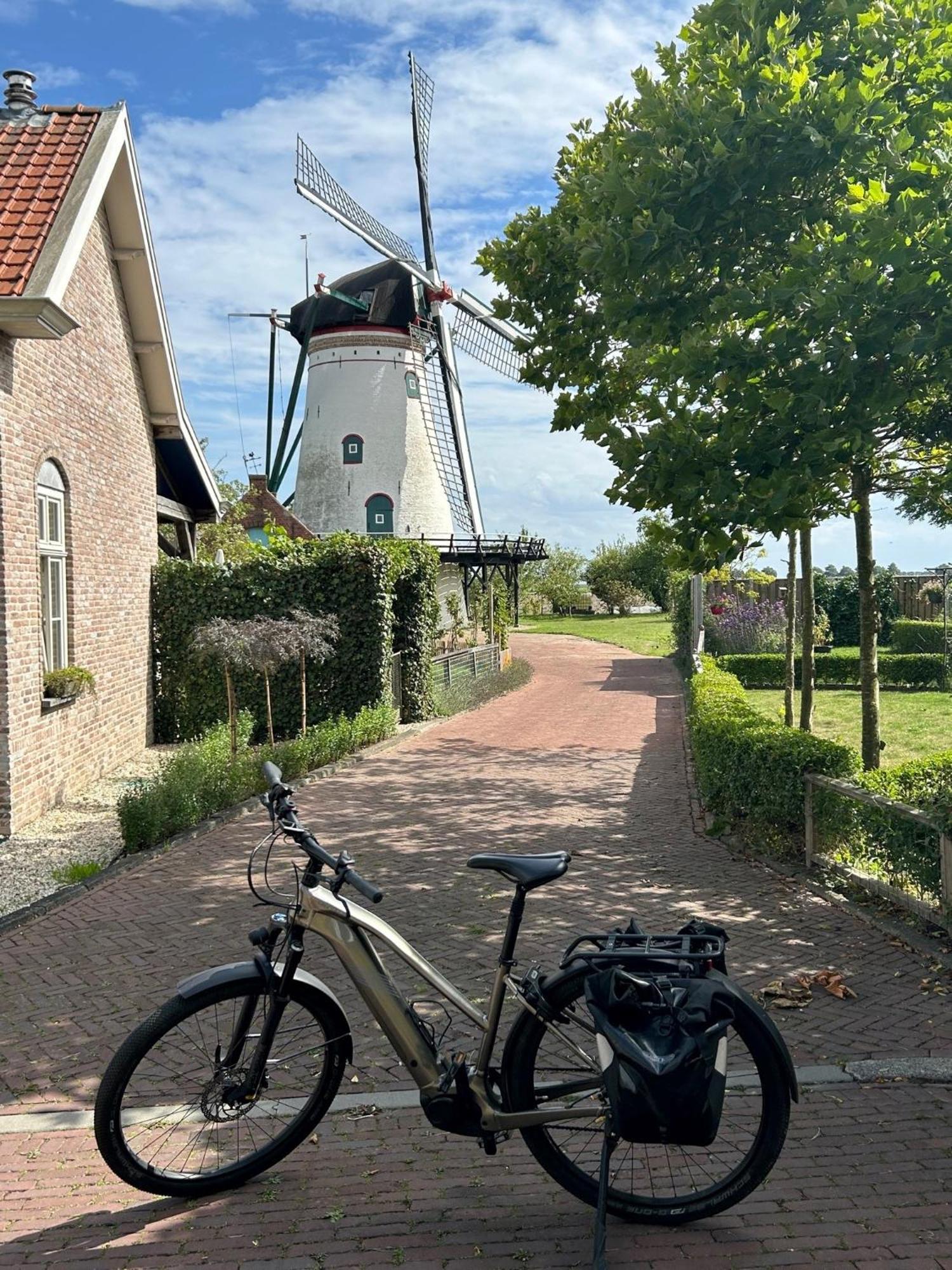 Oosterschelde Lodge Met Veel Privacy En Dicht Bij Het Water Scherpenisse Exterior photo